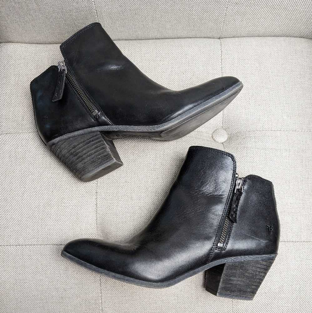 FRYE Judith Leather Black Pointed Toe Heeled Boots Ankle Booties Shoes Size 9 - Picture 2 of 13